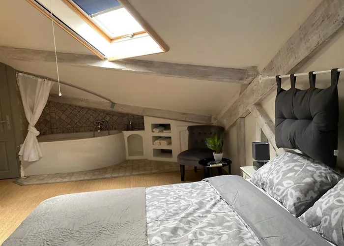 Appartement cosy et moderne, proche Cité des Papes
